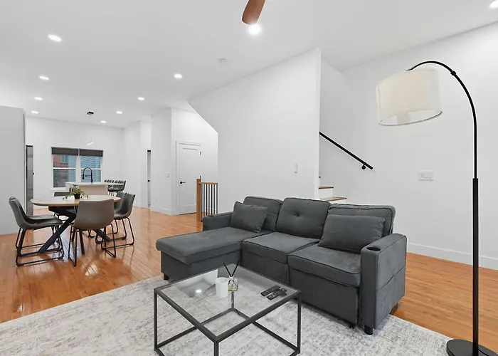 2 Bedroom 2 And A Half Bath Townhouse Stadium And Downtown Nearby *