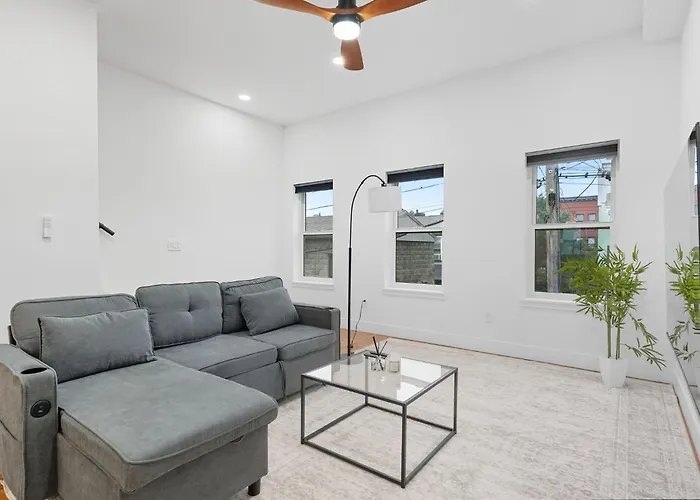 2 Bedroom 2 And A Half Bath Townhouse Stadium And Downtown Nearby Holiday home Pittsburgh