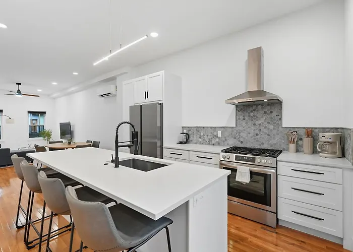 2 Bedroom 2 And A Half Bath Townhouse Stadium And Downtown Nearby Pittsburgh