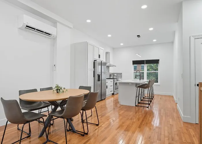 2 Bedroom 2 And A Half Bath Townhouse Stadium And Downtown Nearby * Pittsburgh