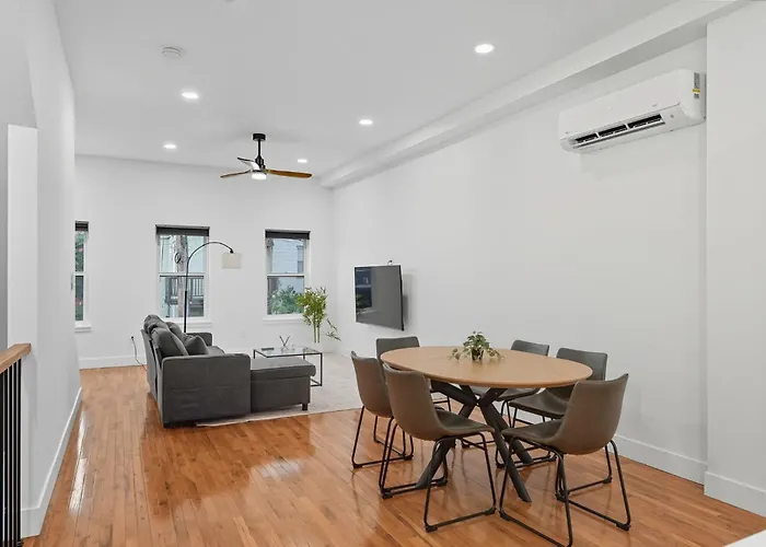 Holiday home 2 Bedroom 2 And A Half Bath Townhouse Stadium And Downtown Nearby Pittsburgh