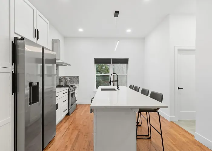 2 Bedroom 2 And A Half Bath Townhouse Stadium And Downtown Nearby *