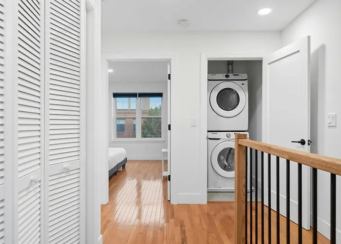 2 Bedroom 2 And A Half Bath Townhouse Stadium And Downtown Nearby Holiday home *