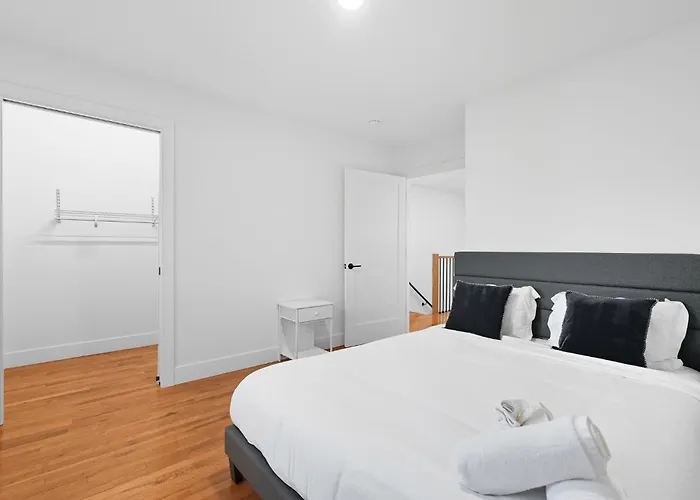 2 Bedroom 2 And A Half Bath Townhouse Stadium And Downtown Nearby Holiday home Pittsburgh