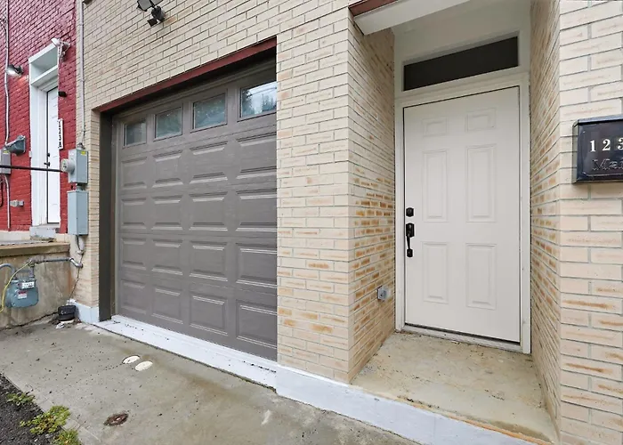2 Bedroom 2 And A Half Bath Townhouse Stadium And Downtown Nearby *